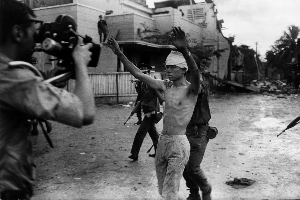 Vietnamkrieg, 1955 - 1975 (auch Zweiter Indochinakrieg), (Stellvertreterkrieg aus der Zeit des Kalten Krieges, der vom 1. November 1955 bis zum Fall von Saigon am 30. April 1975 in Vietnam, Laos und Kambodscha stattfand)