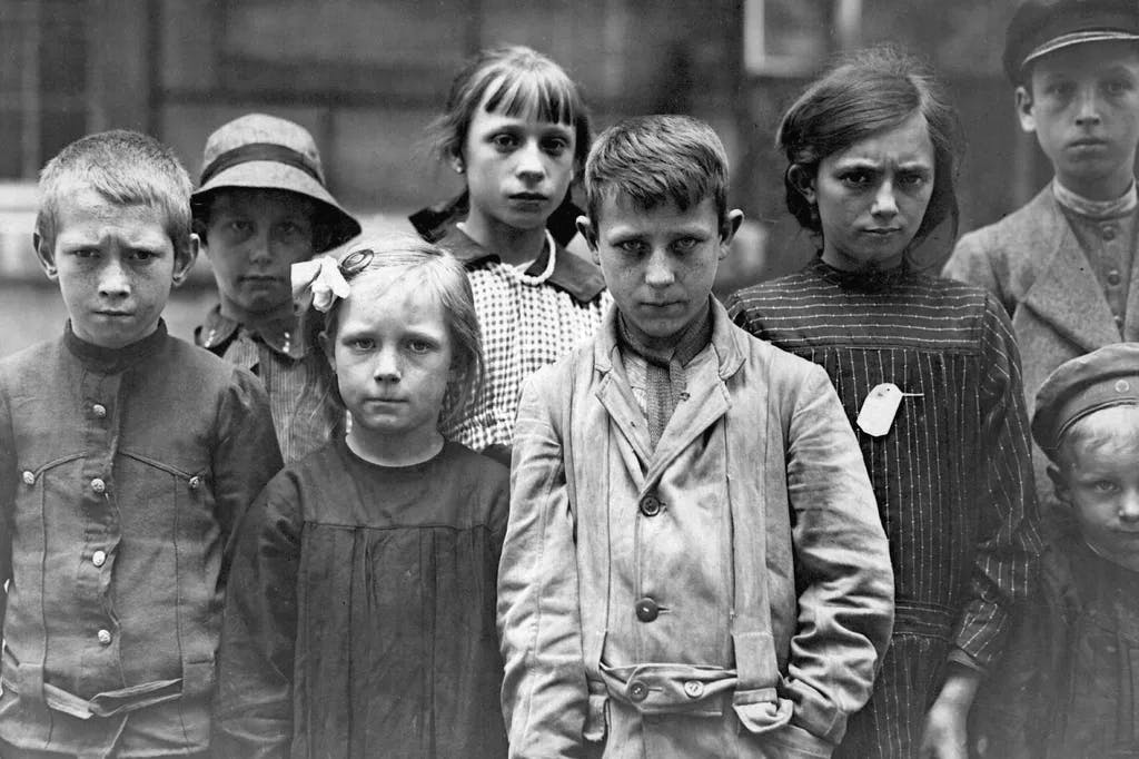 Französische Flüchtlingskinder in Grand Val bei Paris, wo sie in einem Haus des amerikanischen Roten Kreuzes leben. Erster Weltkrieg 1914-1918.