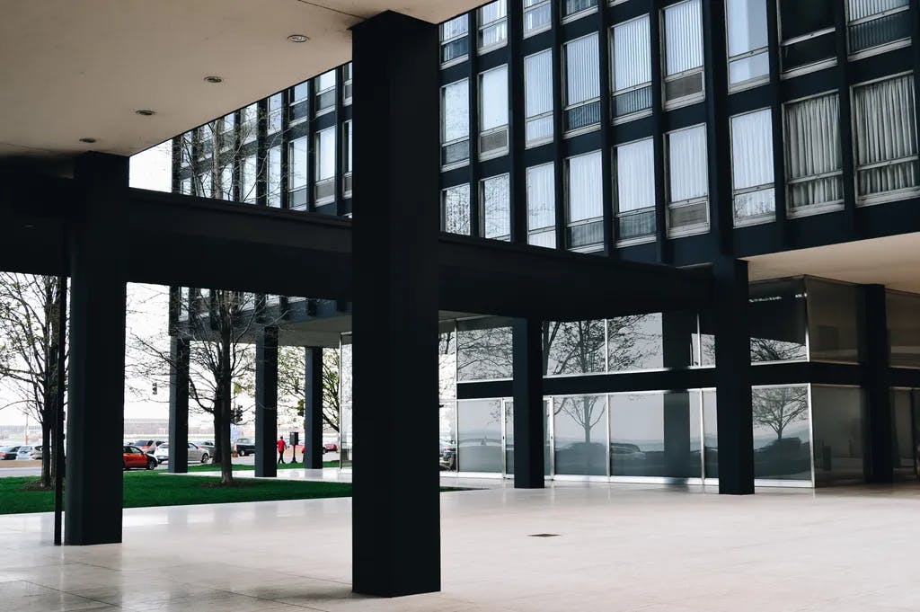 Chicago, Vereinigte Staaten: Erdgeschoss der 860-880 Lake Shore Drive Apartments, entworfen von Mies van der Rohe