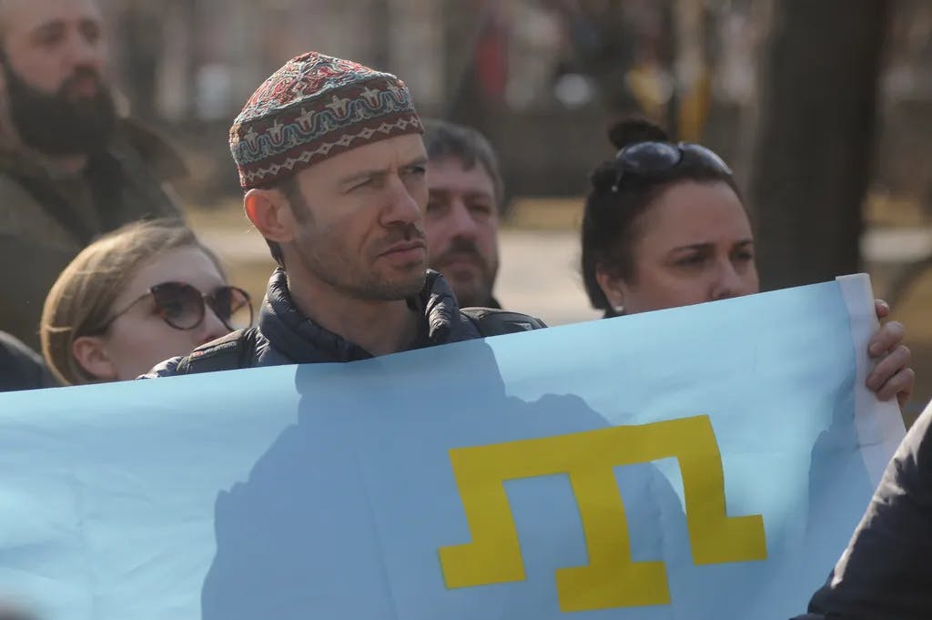 Der Künstler und Keramiker Rustem Skibin während einer Solidaritätskundgebung mit den Bewohnern der annektierten Krim im Schewtschenko-Park in Kiew, 9. März 2019.